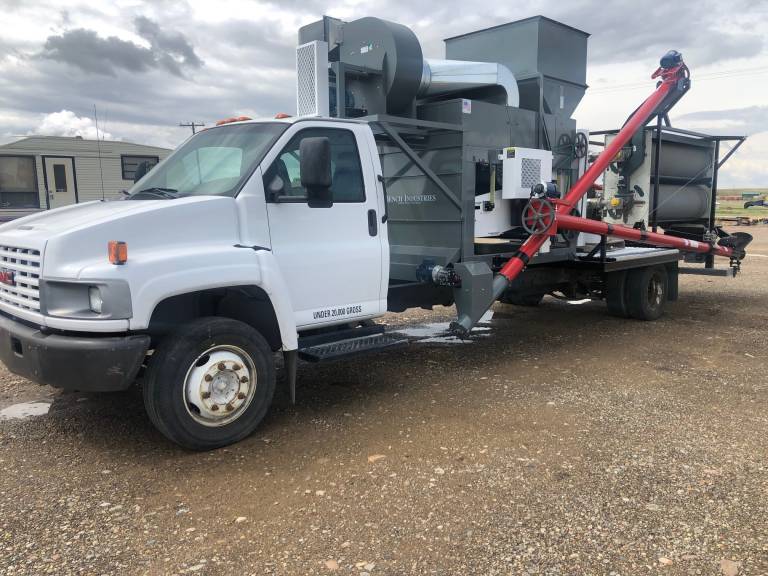 Truck Portable w/ Bench Air screen, Indents, and swing out augers.