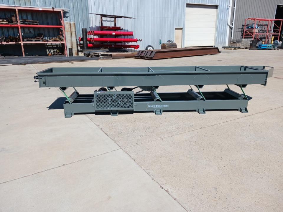 Low Profile Vibratory Screener