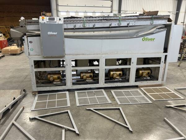 Right side of Oliver 3600 gravity table featuring upgraded frame and side panel